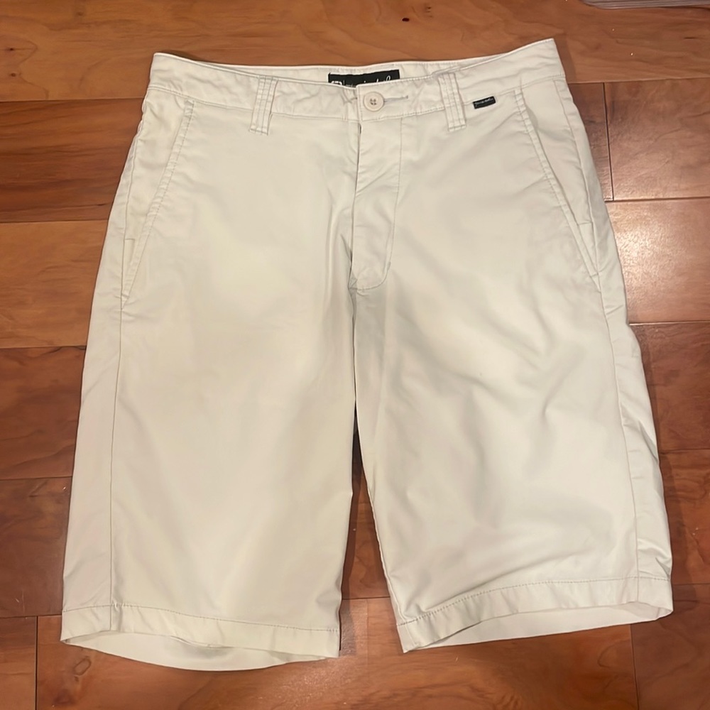 Travis Matthew / Shorts / 30